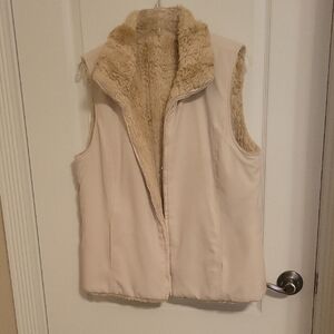 Women's Cream Faux Fur Reversible Vest Size Large. So Cozy,